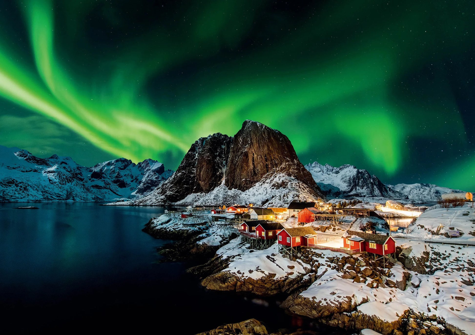 Hamnoy i nordlys — motivet i full storrelse